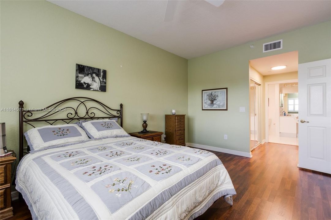 For Sale: $299,900 (2 beds, 2 baths, 1508 Square Feet)