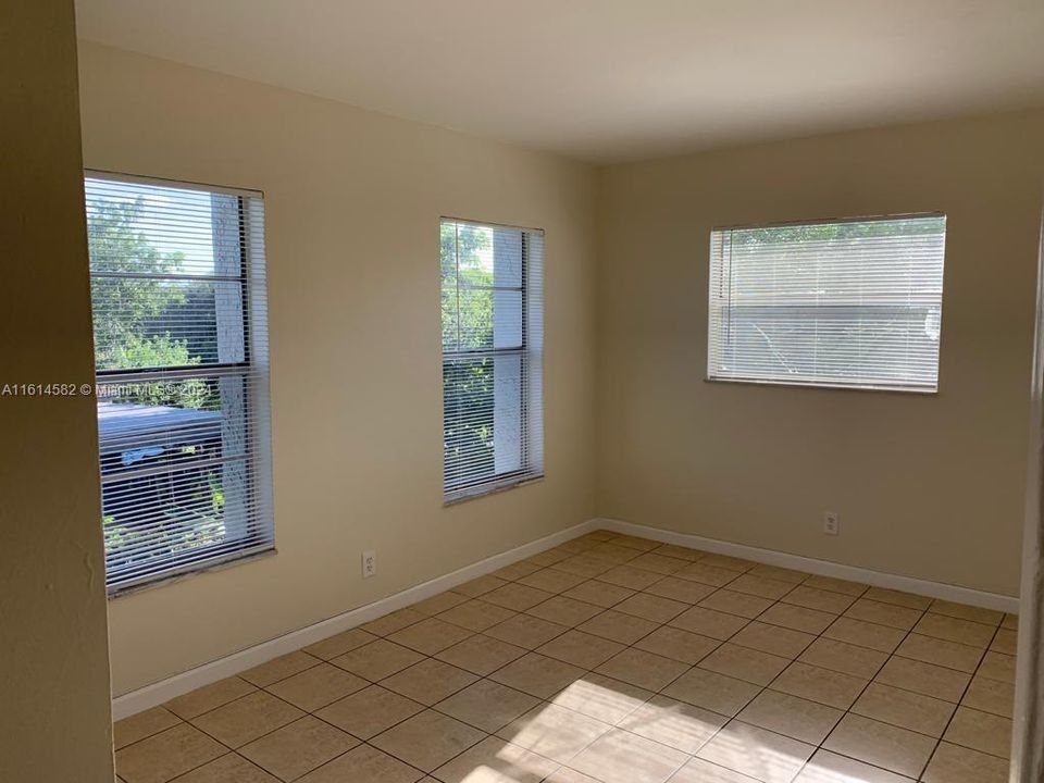 For Rent: $2,000 (2 beds, 1 baths, 721 Square Feet)