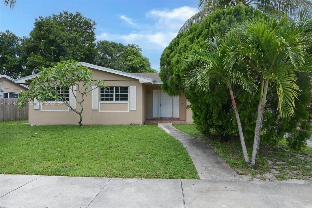 For Sale: $525,000 (3 beds, 2 baths, 1955 Square Feet)