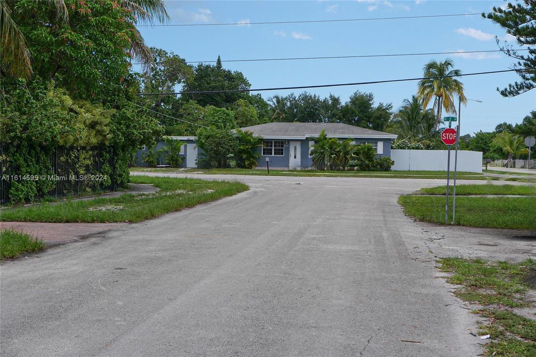 For Sale: $525,000 (3 beds, 2 baths, 1955 Square Feet)