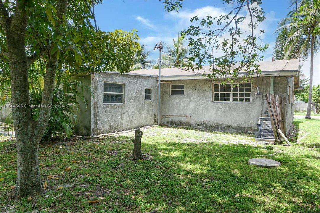 For Sale: $525,000 (3 beds, 2 baths, 1955 Square Feet)