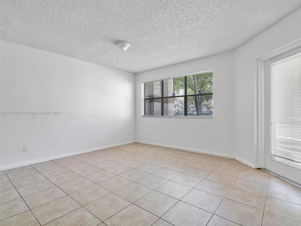 For Sale: $235,000 (1 beds, 1 baths, 650 Square Feet)