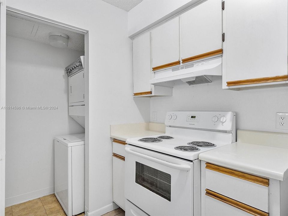 For Sale: $209,997 (1 beds, 1 baths, 650 Square Feet)