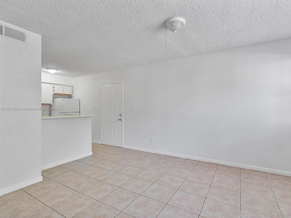 For Sale: $235,000 (1 beds, 1 baths, 650 Square Feet)