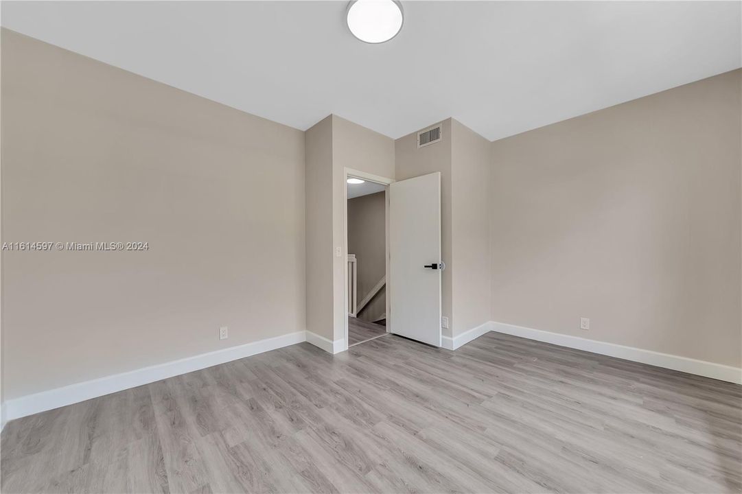 For Sale: $440,000 (2 beds, 1 baths, 1110 Square Feet)