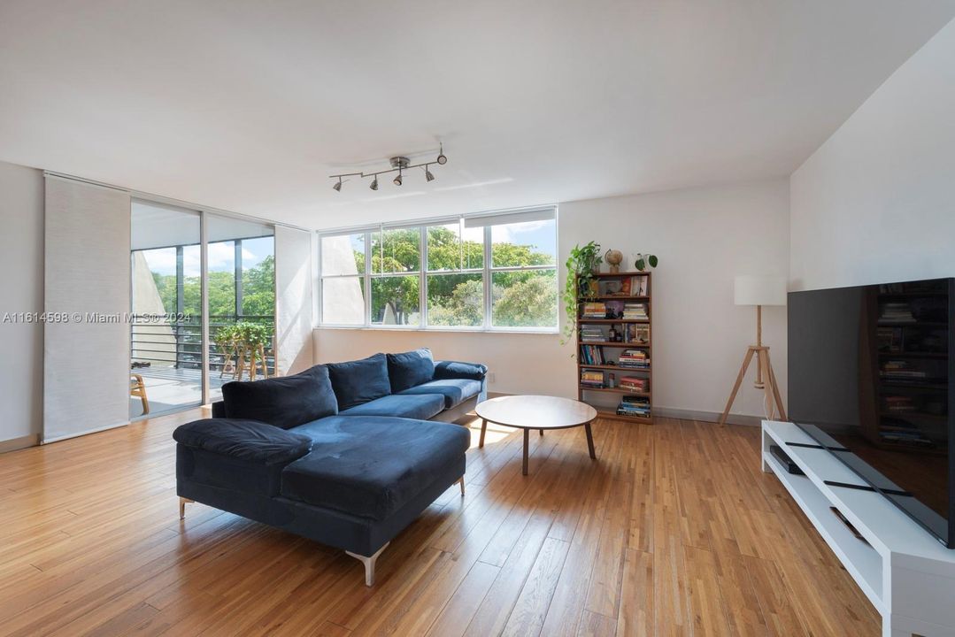 For Sale: $425,000 (3 beds, 2 baths, 1380 Square Feet)