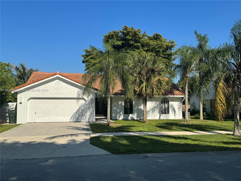 For Sale: $730,000 (3 beds, 2 baths, 1657 Square Feet)