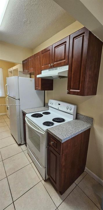 For Sale: $195,000 (1 beds, 1 baths, 645 Square Feet)