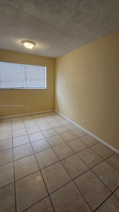 For Sale: $195,000 (1 beds, 1 baths, 645 Square Feet)