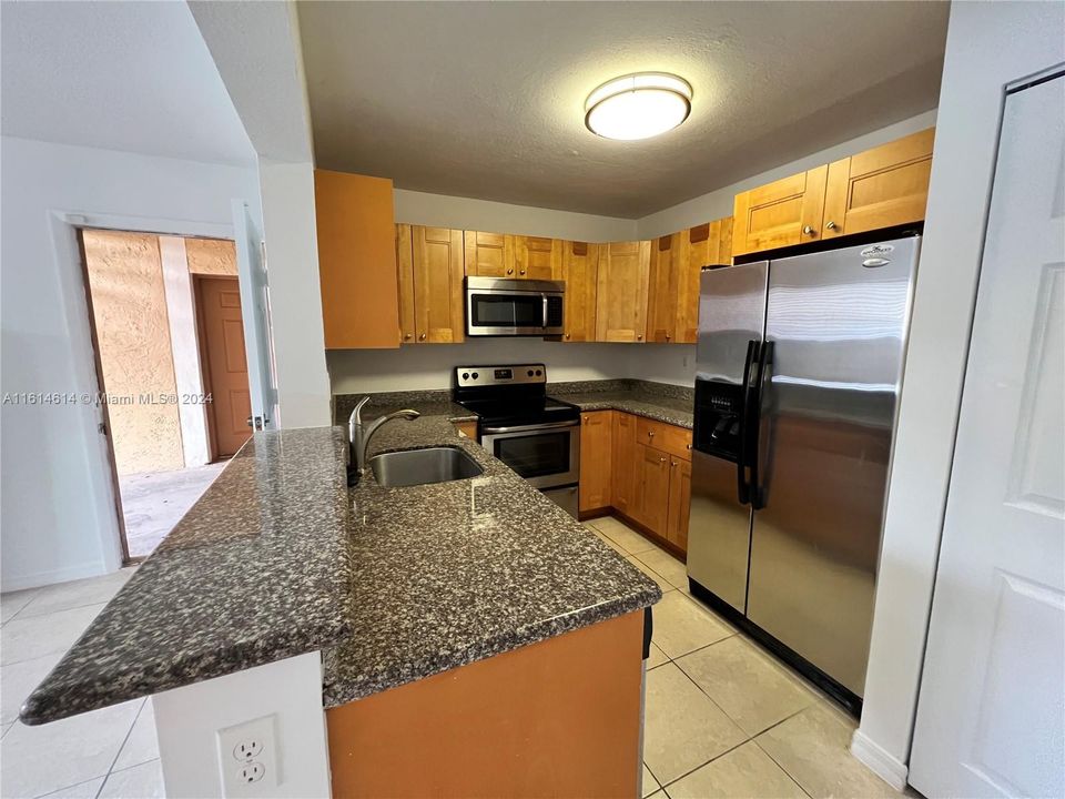 For Rent: $1,900 (1 beds, 1 baths, 558 Square Feet)