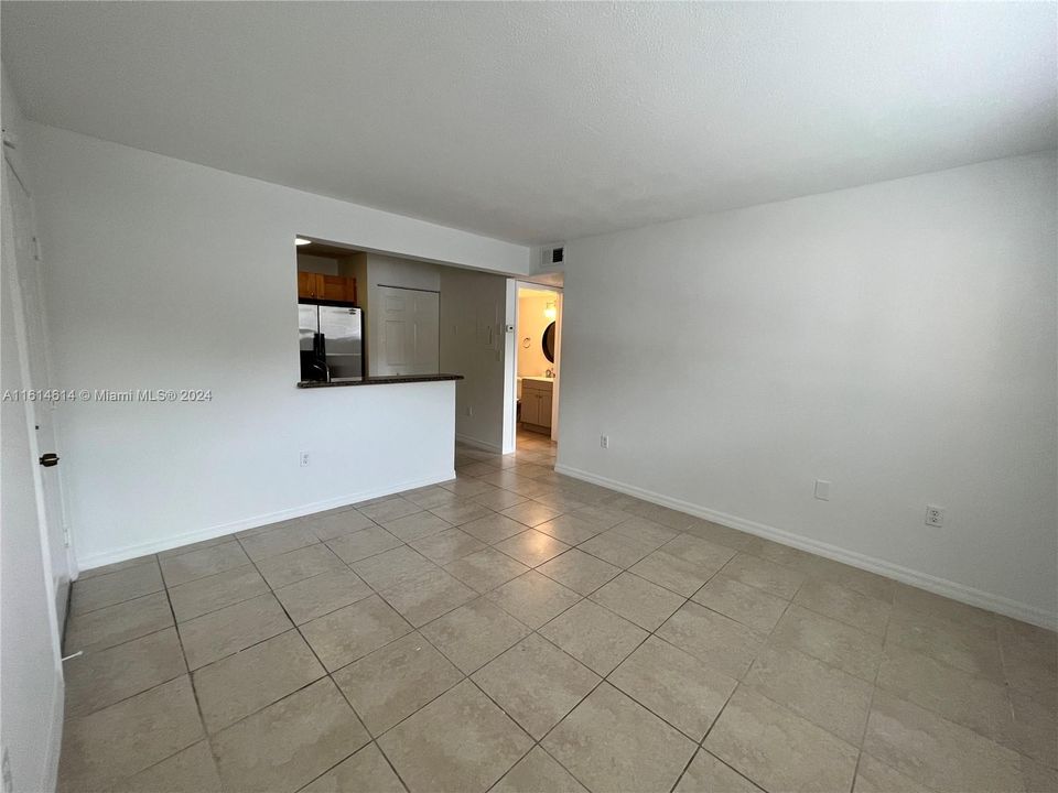 For Rent: $1,900 (1 beds, 1 baths, 558 Square Feet)