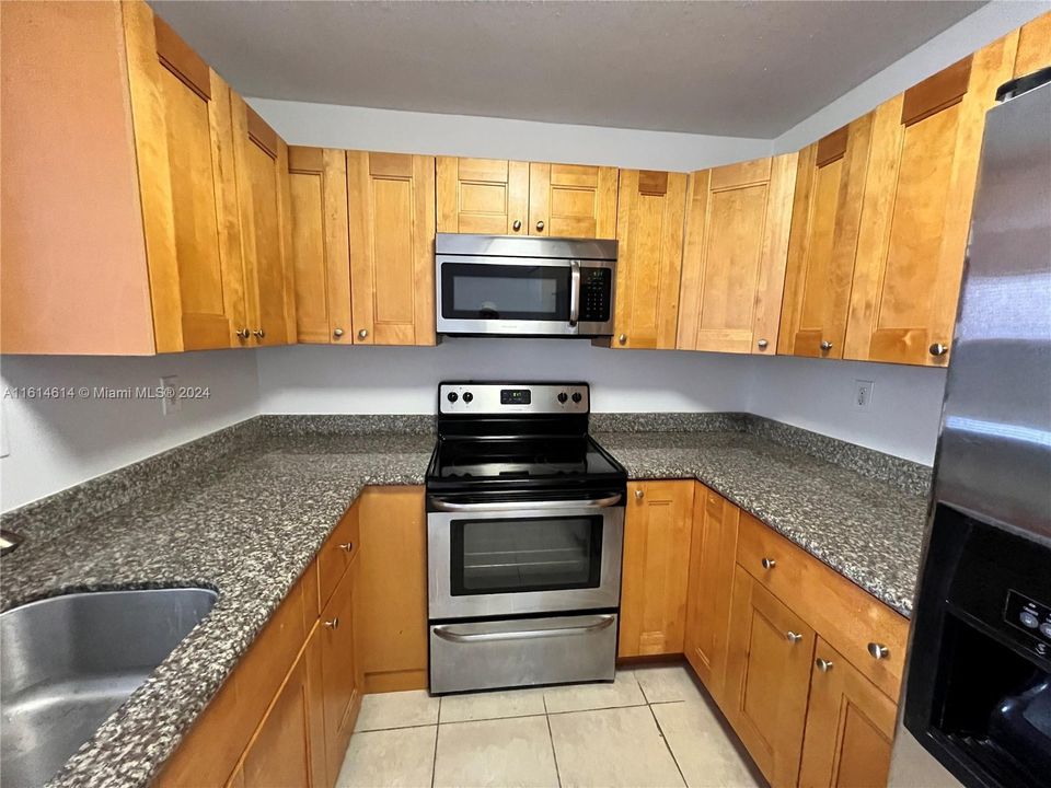 For Rent: $1,900 (1 beds, 1 baths, 558 Square Feet)