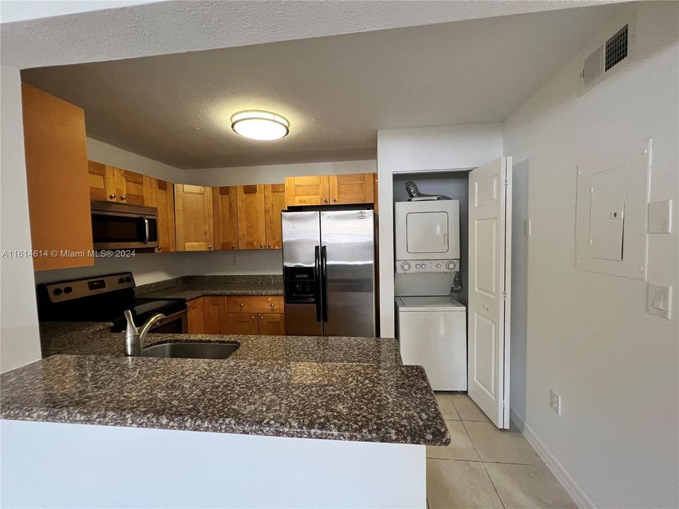 For Rent: $1,900 (1 beds, 1 baths, 558 Square Feet)