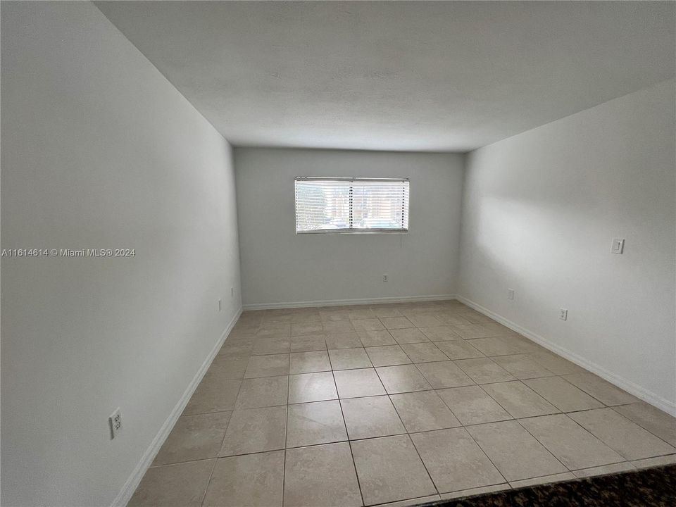 For Rent: $1,900 (1 beds, 1 baths, 558 Square Feet)