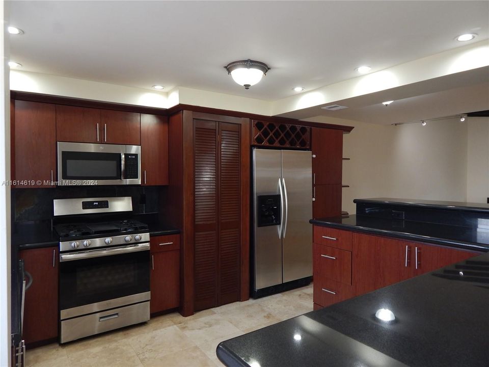 For Rent: $2,850 (3 beds, 2 baths, 1378 Square Feet)