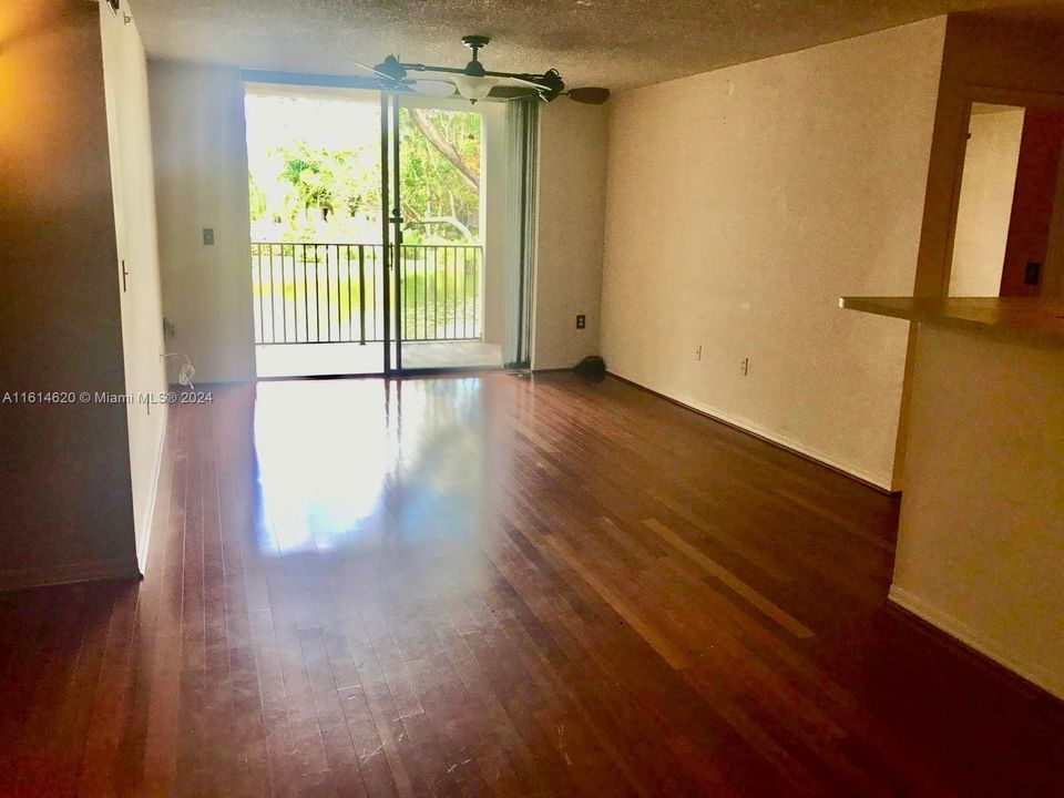 For Rent: $2,400 (2 beds, 2 baths, 983 Square Feet)