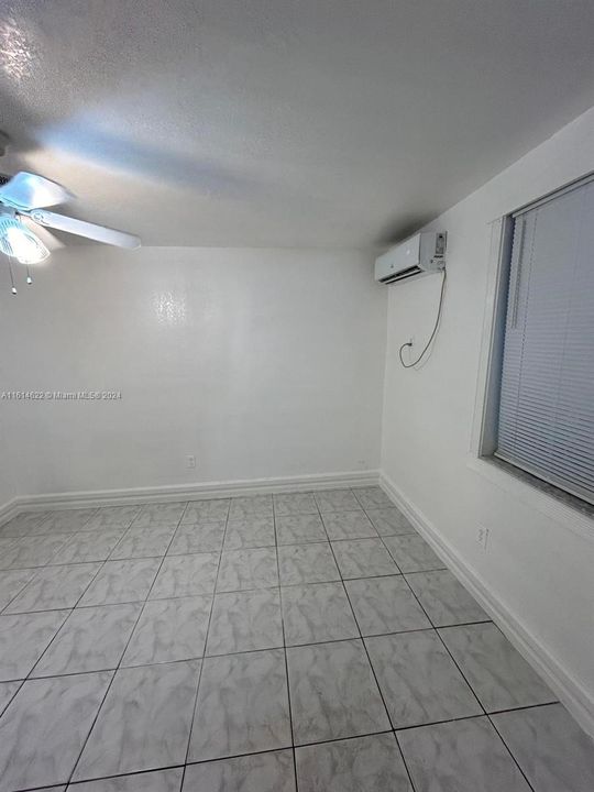 For Rent: $1,600 (1 beds, 1 baths, 1824 Square Feet)