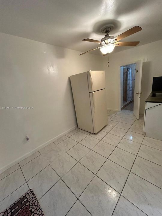 For Rent: $1,600 (1 beds, 1 baths, 1824 Square Feet)