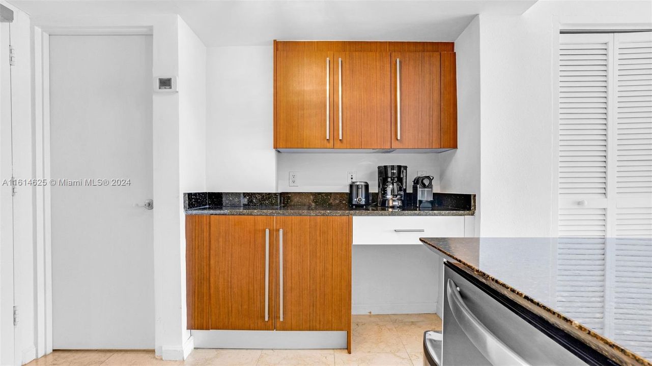 For Sale: $875,000 (1 beds, 1 baths, 896 Square Feet)