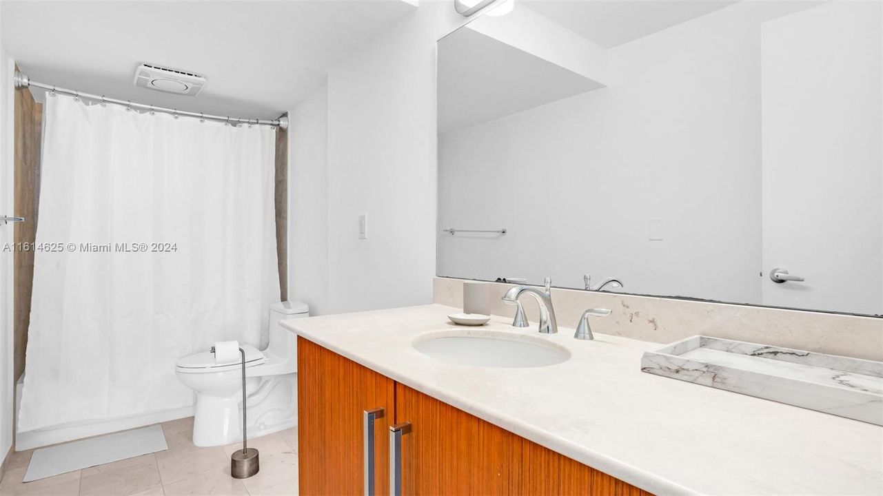 For Sale: $875,000 (1 beds, 1 baths, 896 Square Feet)