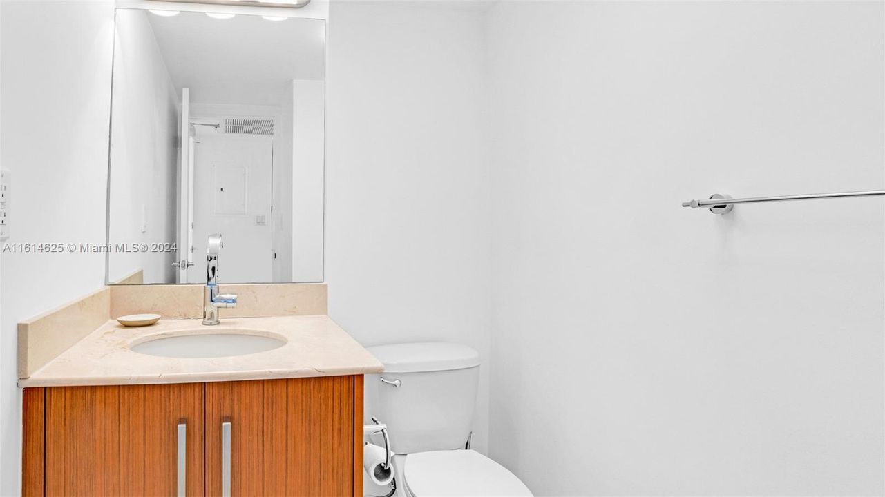 For Sale: $875,000 (1 beds, 1 baths, 896 Square Feet)