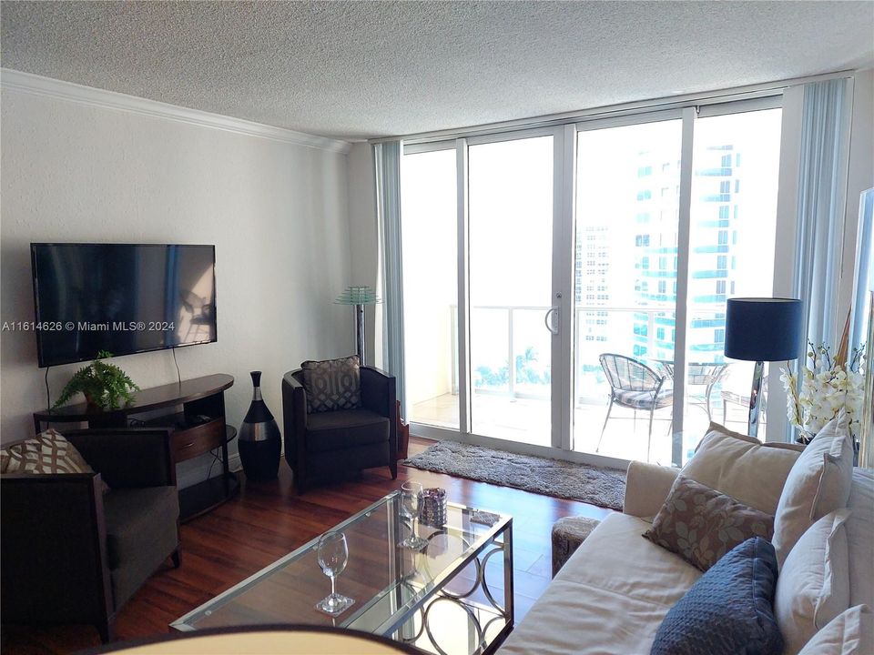 For Sale: $503,700 (1 beds, 1 baths, 745 Square Feet)