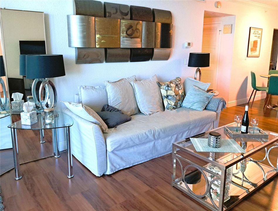 For Sale: $503,700 (1 beds, 1 baths, 745 Square Feet)