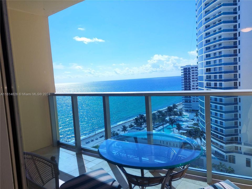 For Sale: $503,700 (1 beds, 1 baths, 745 Square Feet)