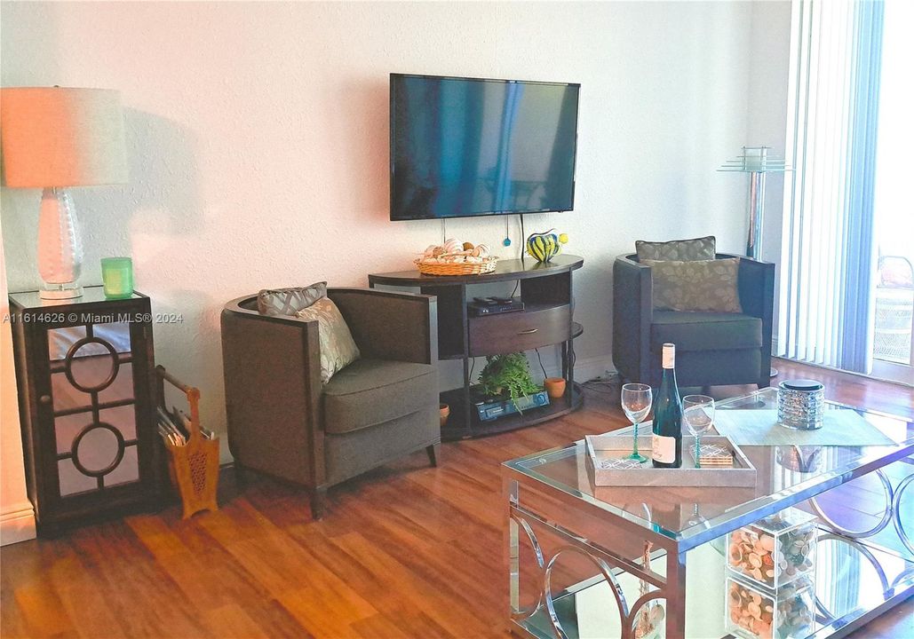 For Sale: $503,700 (1 beds, 1 baths, 745 Square Feet)