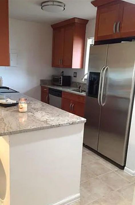 For Rent: $2,400 (2 beds, 2 baths, 946 Square Feet)