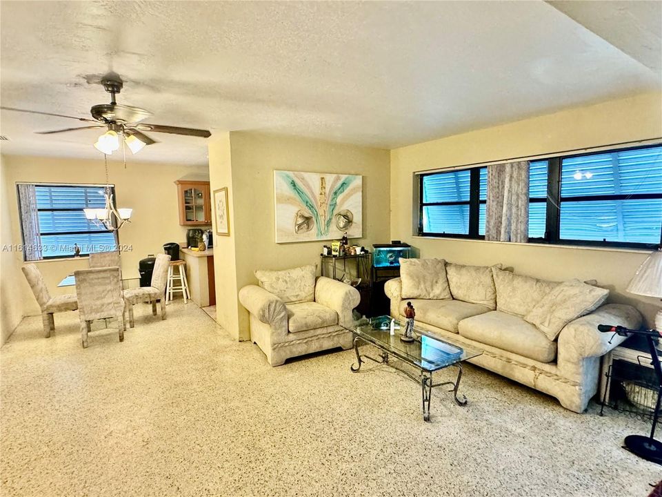 For Sale: $425,000 (2 beds, 1 baths, 1225 Square Feet)