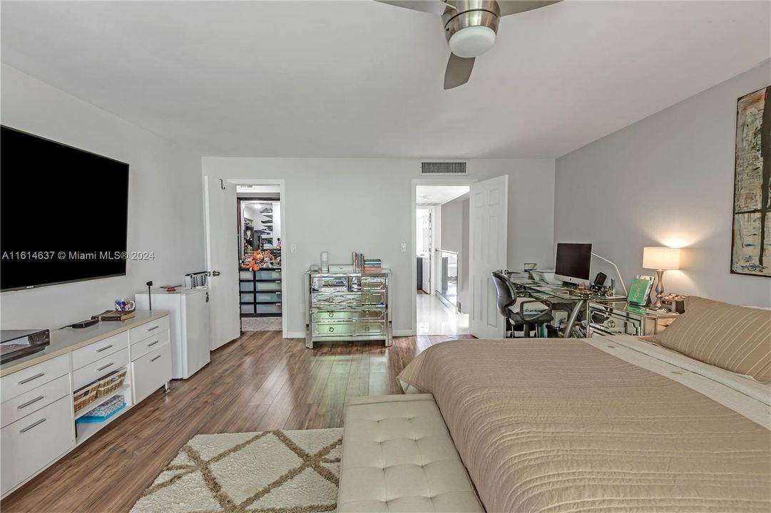 For Sale: $520,000 (2 beds, 2 baths, 2070 Square Feet)