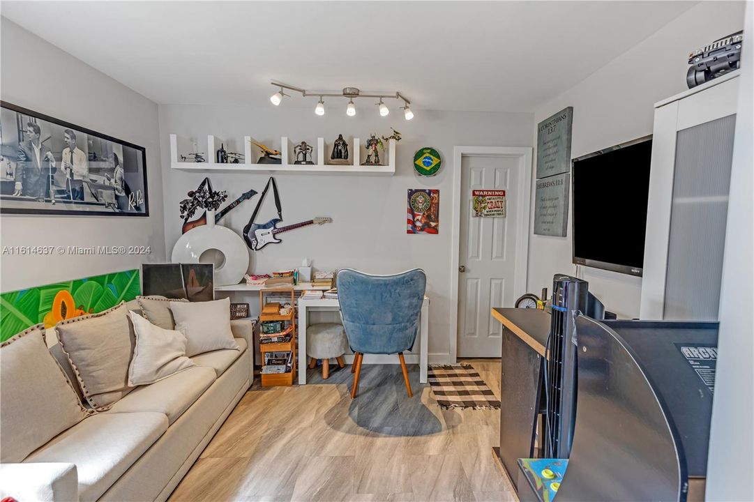 For Sale: $520,000 (2 beds, 2 baths, 2070 Square Feet)