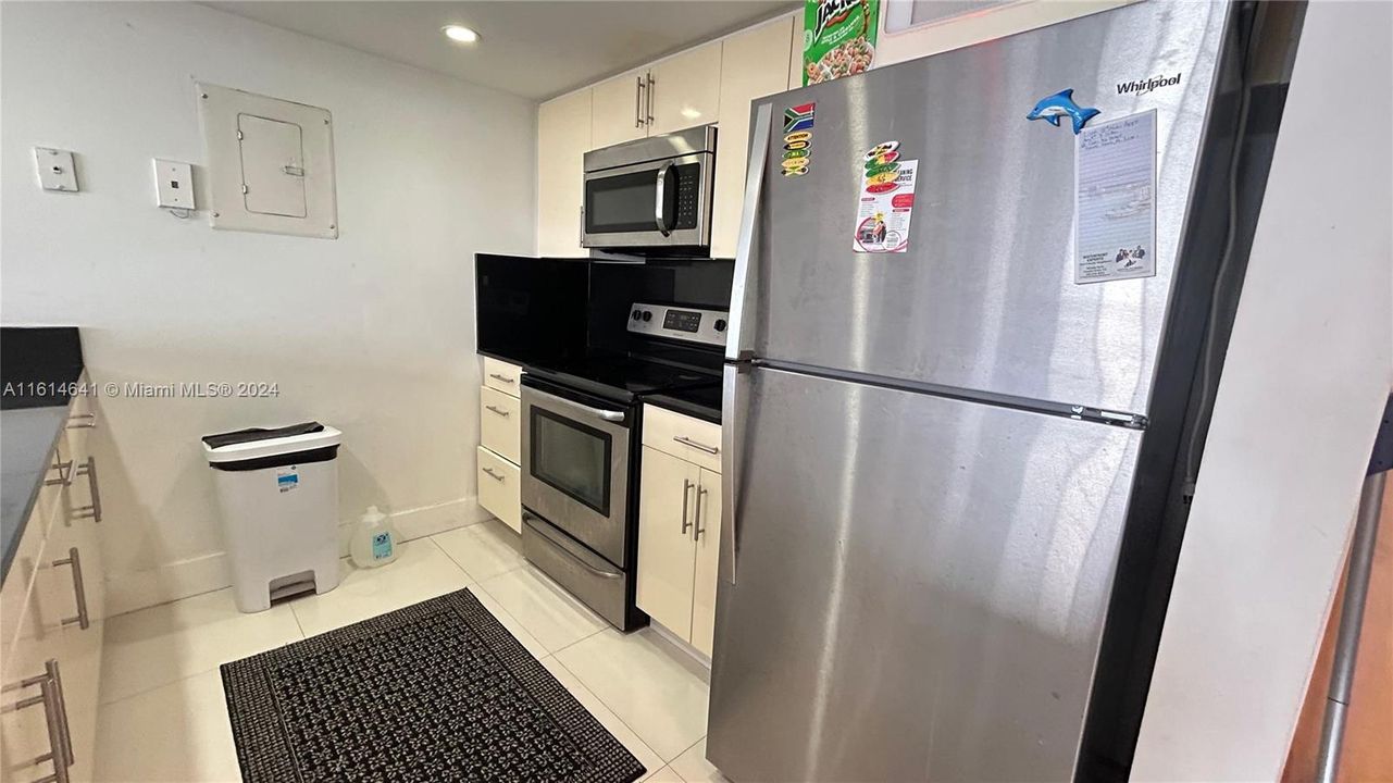 For Rent: $3,100 (2 beds, 2 baths, 1030 Square Feet)