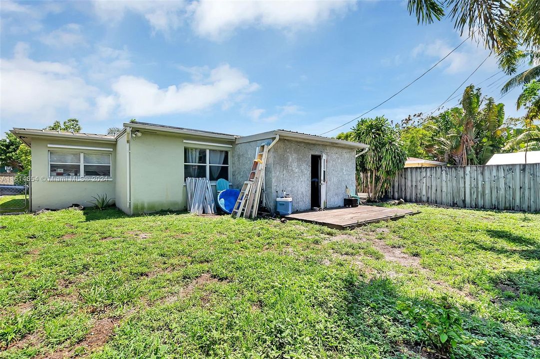 For Sale: $425,000 (3 beds, 2 baths, 1160 Square Feet)