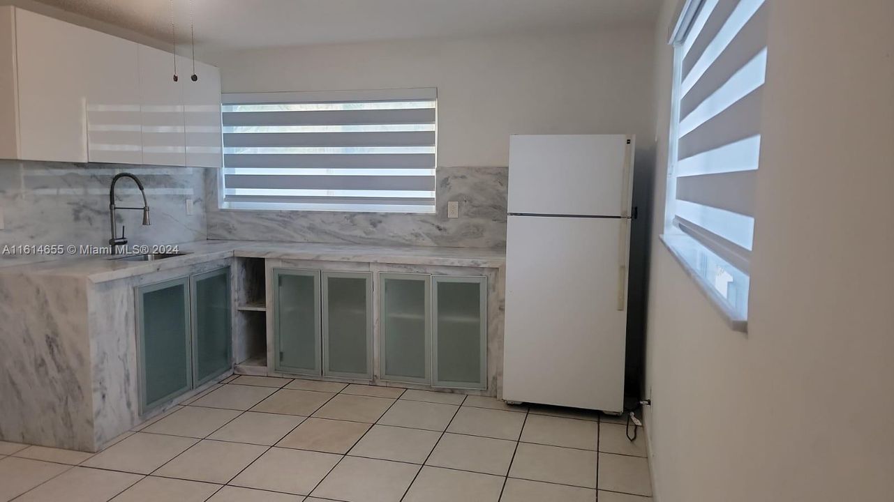 For Rent: $1,600 (1 beds, 1 baths, 1628 Square Feet)