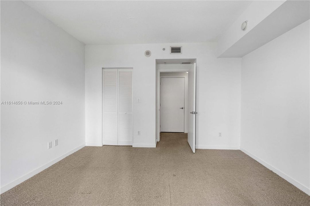 For Rent: $2,800 (1 beds, 1 baths, 846 Square Feet)