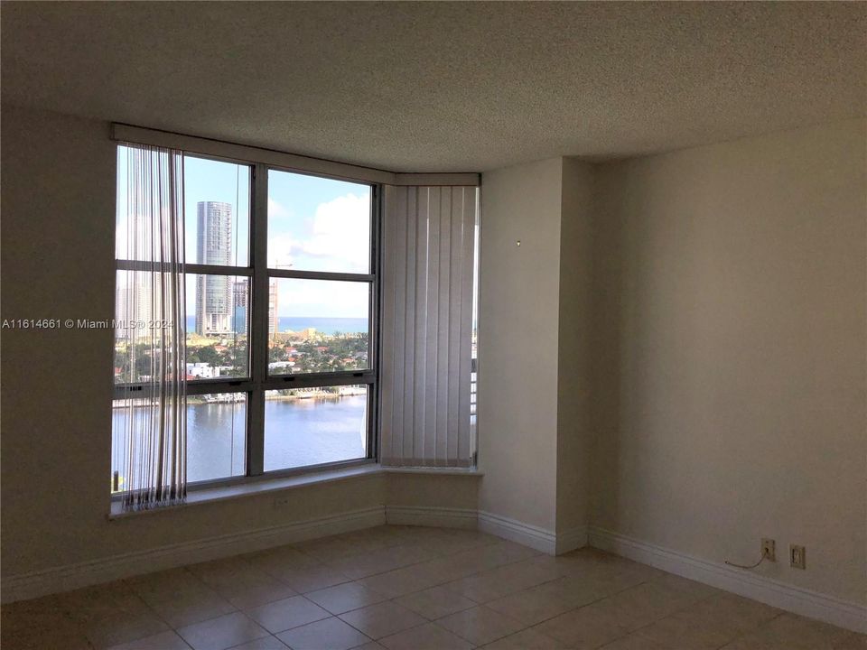 For Rent: $3,200 (2 beds, 2 baths, 1150 Square Feet)