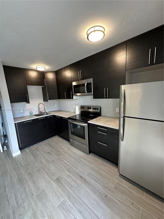 For Rent: $2,150 (1 beds, 1 baths, 650 Square Feet)