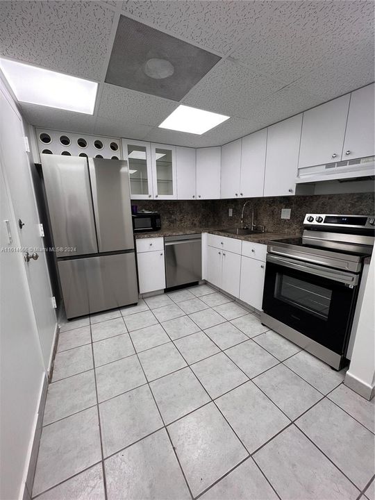 For Sale: $252,500 (1 beds, 1 baths, 894 Square Feet)