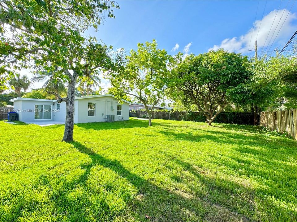 For Sale: $475,000 (3 beds, 2 baths, 1150 Square Feet)