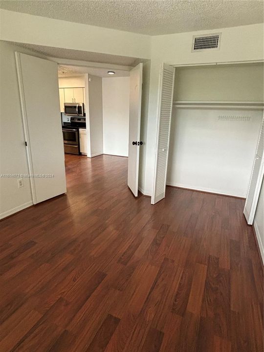 For Rent: $2,175 (2 beds, 1 baths, 838 Square Feet)