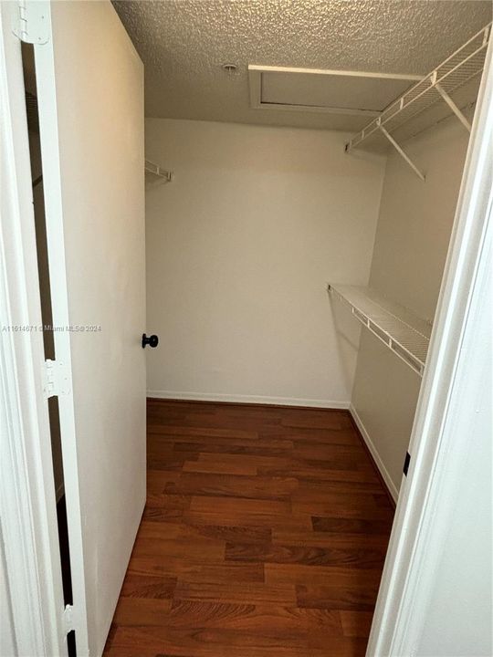 For Rent: $2,175 (2 beds, 1 baths, 838 Square Feet)