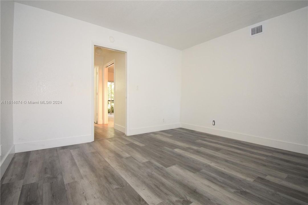 For Rent: $1,800 (1 beds, 1 baths, 640 Square Feet)