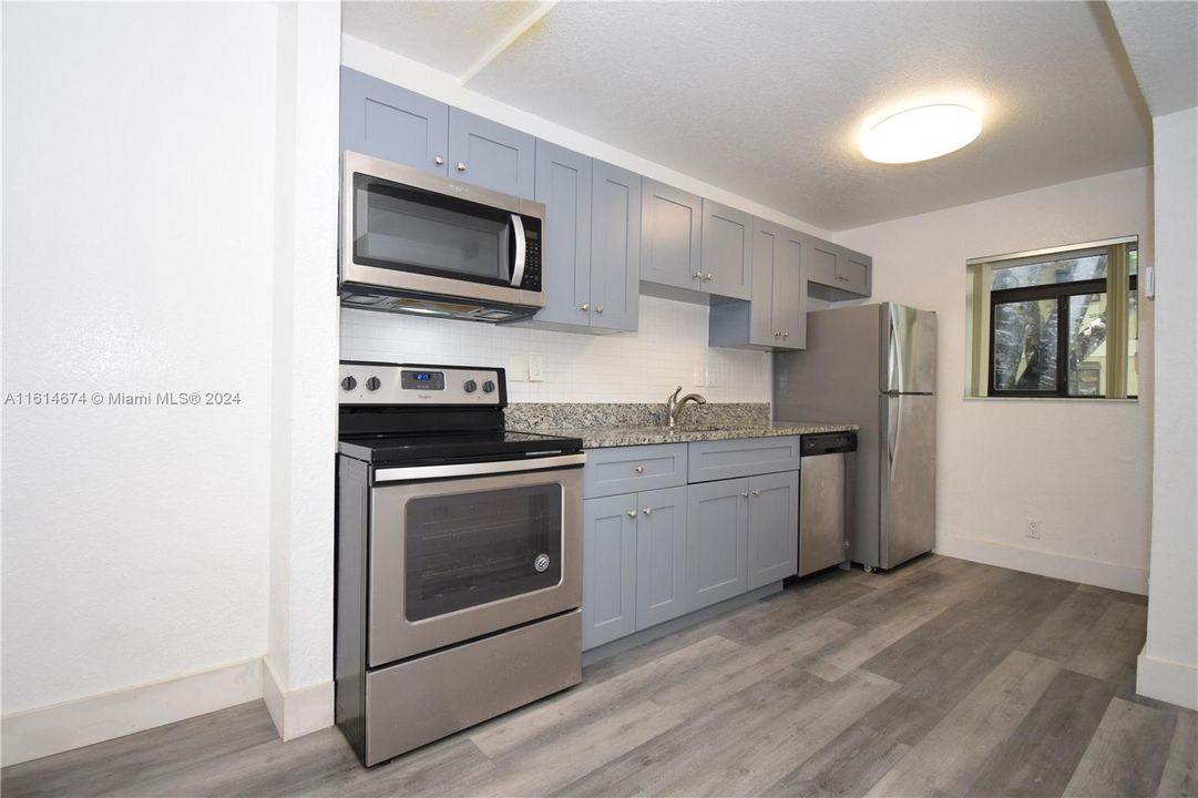 For Rent: $1,800 (1 beds, 1 baths, 640 Square Feet)