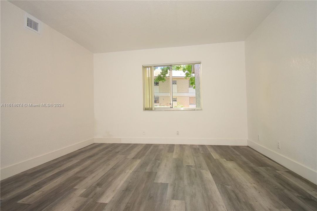 For Rent: $1,800 (1 beds, 1 baths, 640 Square Feet)