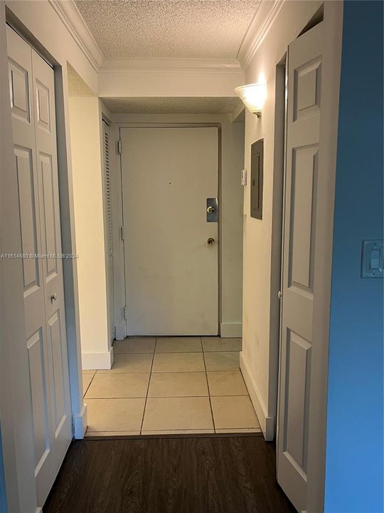 For Rent: $1,900 (1 beds, 1 baths, 634 Square Feet)