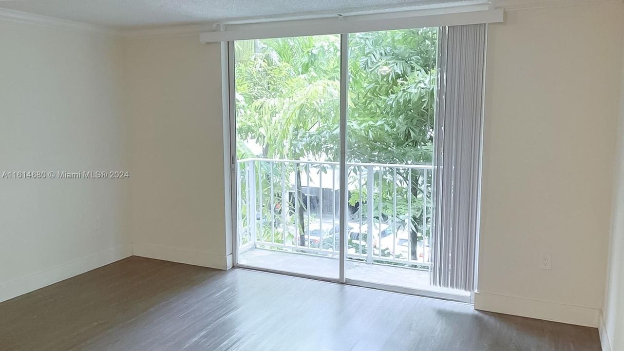 For Rent: $1,900 (1 beds, 1 baths, 634 Square Feet)