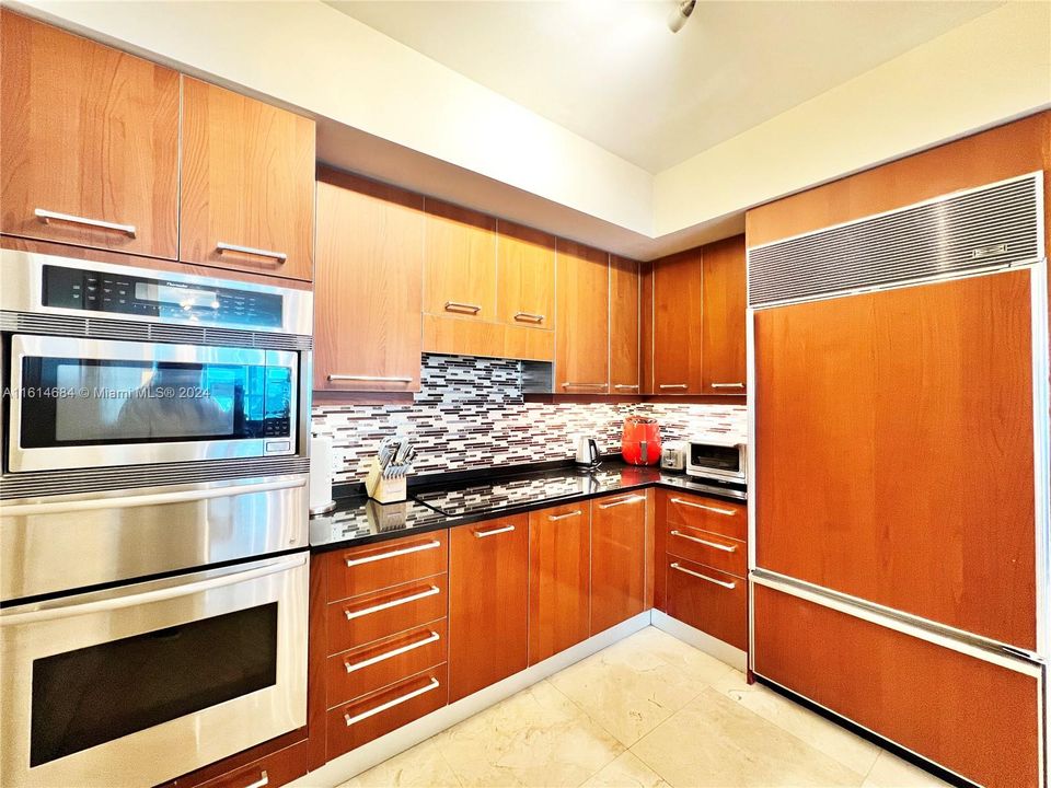 For Rent: $6,000 (2 beds, 2 baths, 1733 Square Feet)