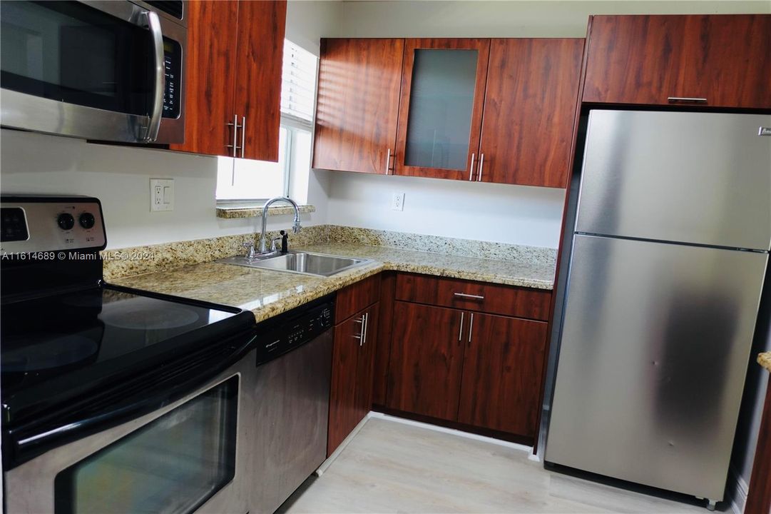 For Rent: $2,250 (2 beds, 2 baths, 808 Square Feet)